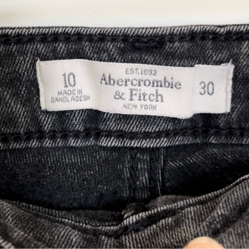 Abercrombie & Fitch Women’s Distressed Shorts Sz 10 - Picture 3 of 3